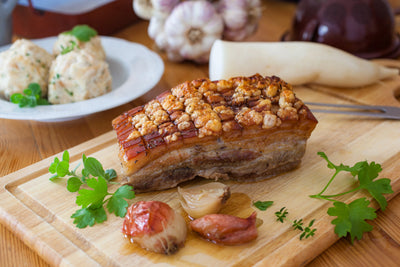 Saftiger Krustenbraten vom Grill