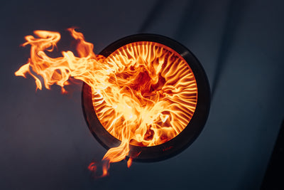 höfats MOON 45 all black Feuerkorb mit hohem Fuß