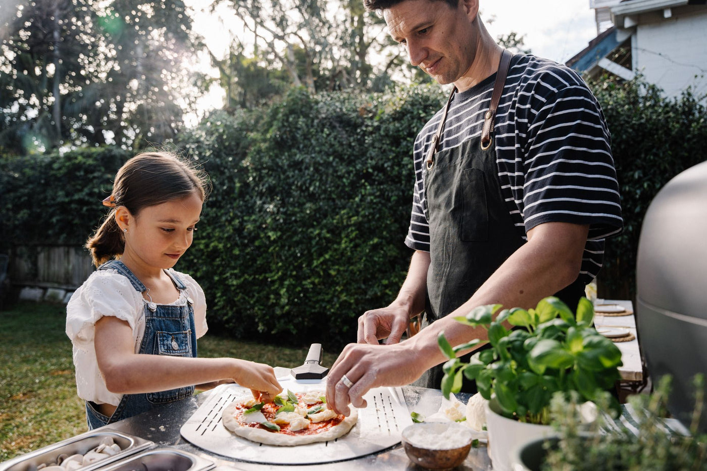 Everdure Perforiertes Pizza-Schieber, Aluminium 14" / 36 cm