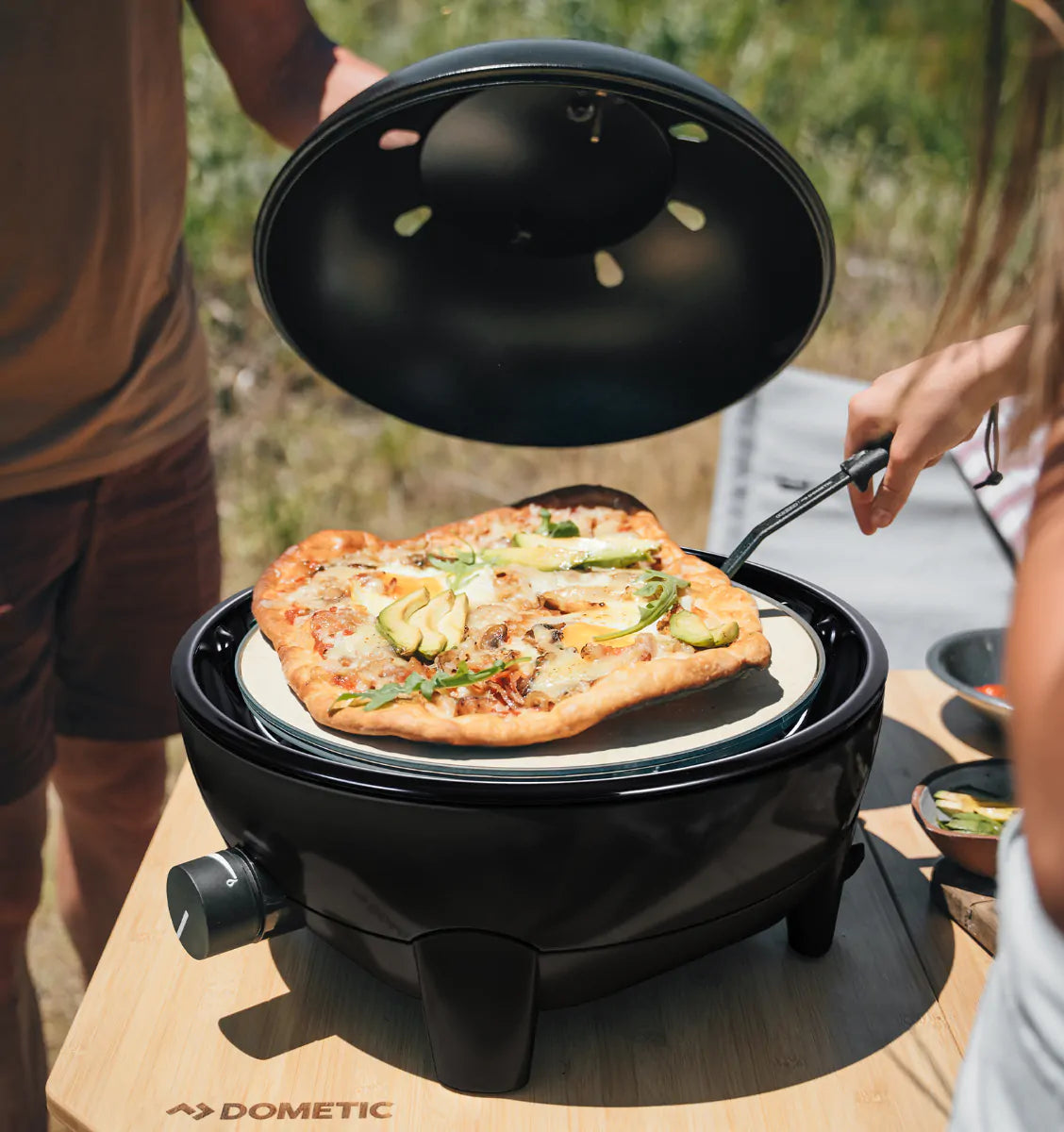 Cadac Glamp Chef 40 Gas-Tischgrill mit Pizzastein